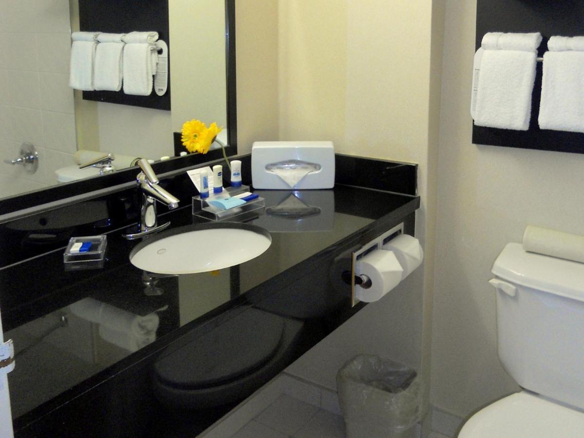 Park Inn & Suites By Radisson Vancouver Ngoại thất bức ảnh